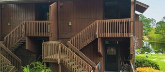 Cozy upstairs Studio Condo at Diamondhead overlooking the Lake & Country Club