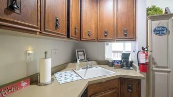 Micro-ondes, four, plaque de cuisson, lave-vaisselle