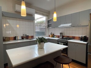 Réfrigérateur, micro-ondes