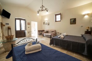 3 bedrooms, free WiFi, bed sheets, wheelchair access