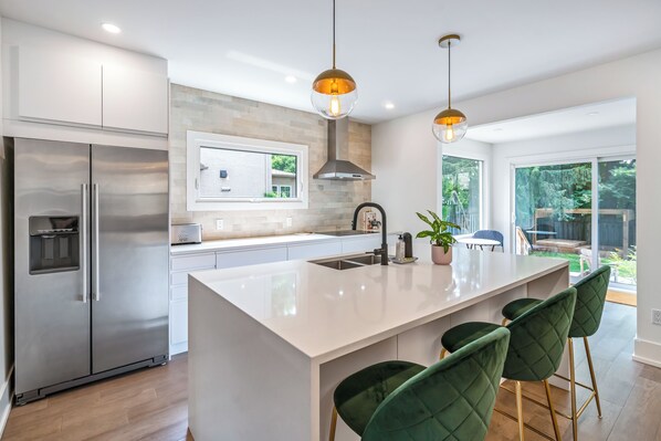 Private kitchen - Niagara Wine Country Home (St. Catharines)