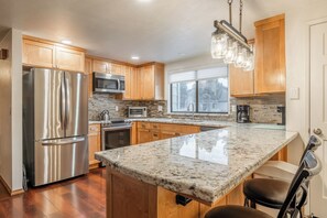 Refrigerador, microondas, horno, placa de cocina