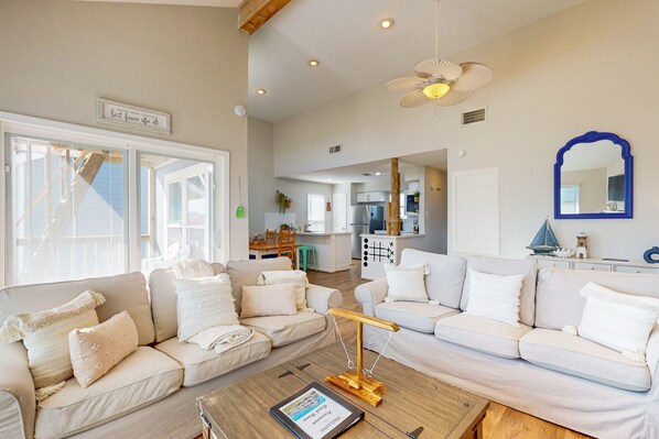 TV, fireplace, DVD player, books