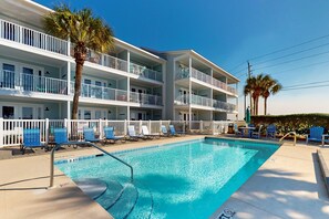 Pool - Beachfront condo with private balcony, shared pool/hot tub/BBQ (Miramar Beach)