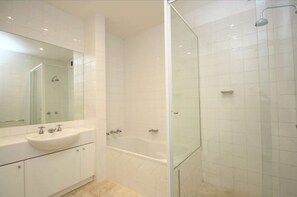 Håndklær, såpe og toalettpapir