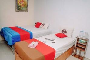 Chambre Standard avec lits jumeaux | Minibar, bureau, espace de travail pour ordinateur portable