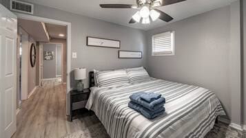 2 Schlafzimmer, Bügeleisen/Bügelbrett, kostenloses WLAN, Bettwäsche