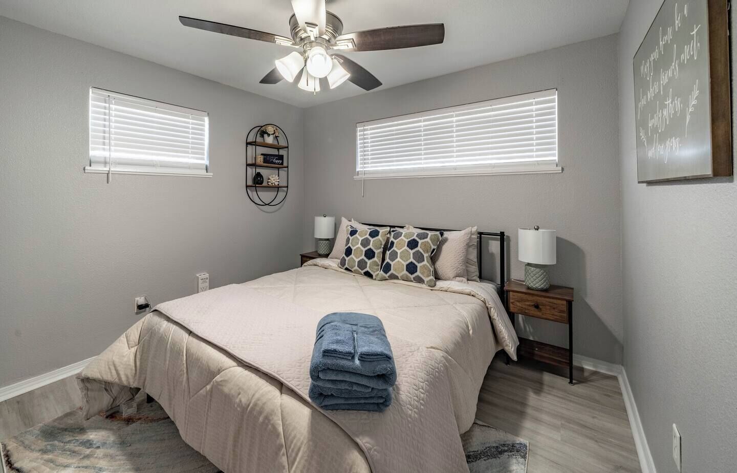 2 chambres, fer et planche à repasser, Wi-Fi gratuit, draps fournis