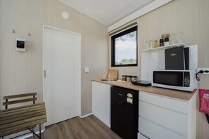 Refrigerador, microondas, parrilla de estufa y tostadora 