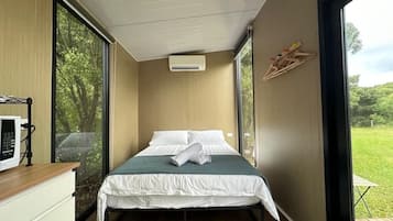 1 bedroom, bed sheets