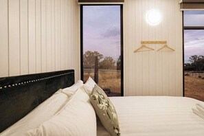 1 bedroom, bed sheets