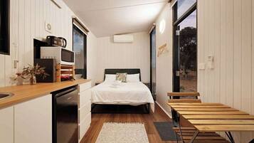 1 bedroom, bed sheets