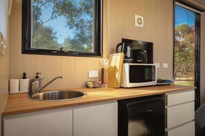 Kühlschrank, Mikrowelle, Herdplatte, Toaster