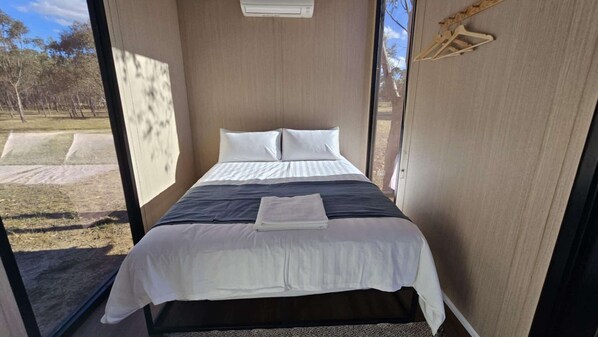 1 bedroom, bed sheets