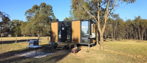 المنطقة المحيطة بالمنشأة