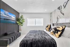 5 bedrooms, iron/ironing board, WiFi, bed sheets - GoldLuxe with Outdoor Paradise (Miami)