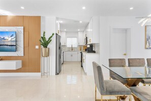 Dining - GoldLuxe with Outdoor Paradise (Miami)