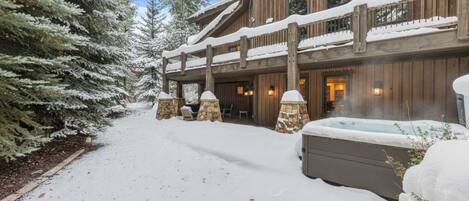 Bain à remous extérieur