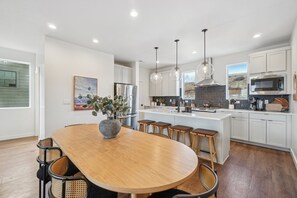 Fridge, microwave, oven, stovetop - The Foxtrot at Mesa Arch Lane (Mountain Green)