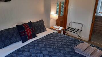 1 habitación, escritorio, tabla de planchar con plancha y wifi gratis