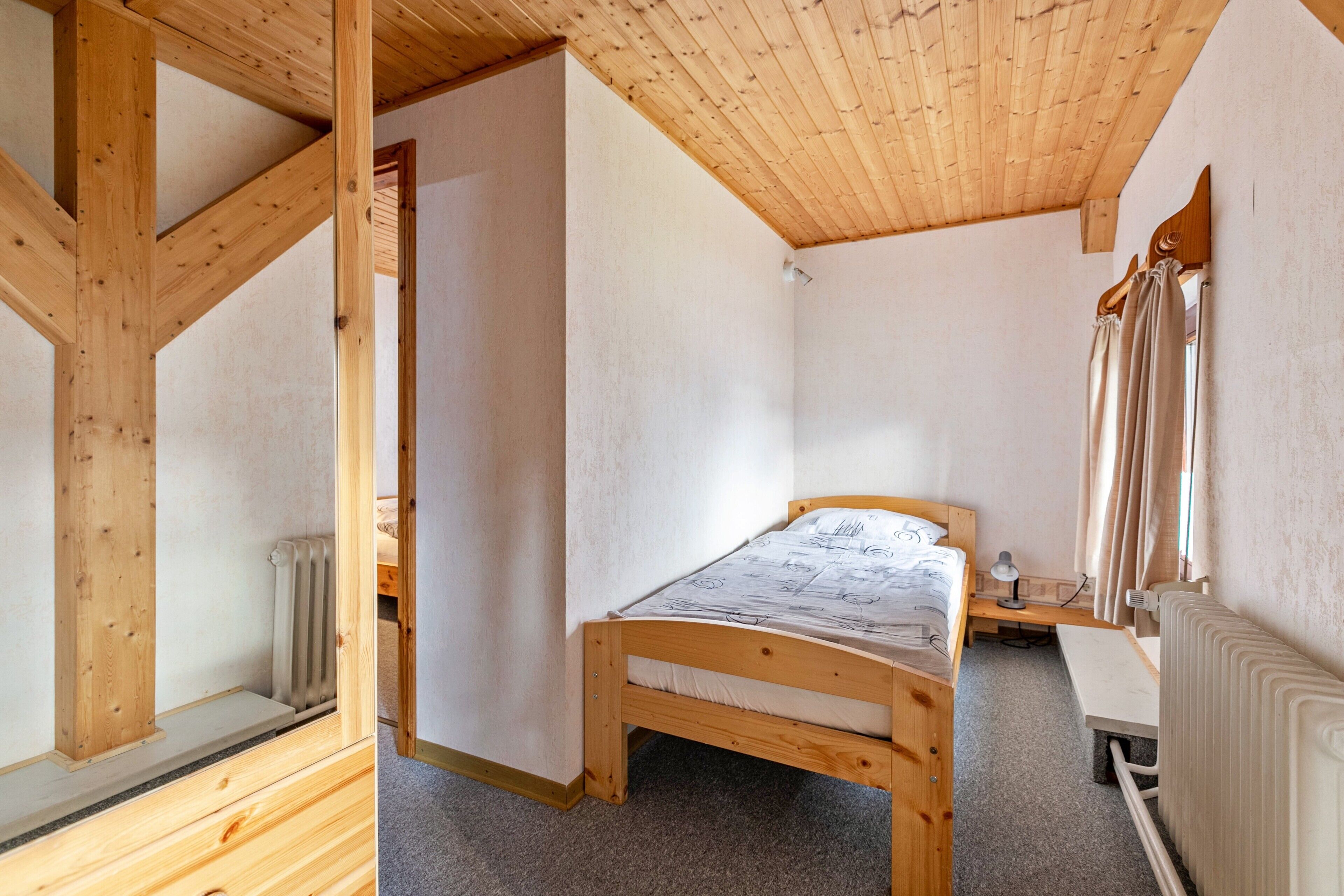 2 室のベッドルーム、アイロン / アイロン台、WiFi (無料)、ベッドシーツ