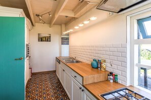 Cozinha privada | Geladeira, micro-ondas, cooktop, lava-louças