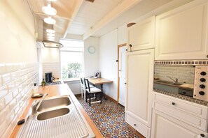 Cozinha privada | Geladeira, micro-ondas, cooktop, lava-louças