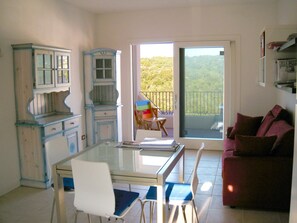 Deluxe House, 3 Bedrooms | Living room