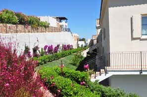 Classic House, 4 Bedrooms | Exterior - Elegant Apartment Near the Beach of Baja Sardinia (Arzachena)