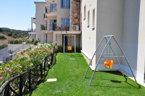 Comfort House, 2 Bedrooms | Children’s area - Elegant Apartment Near the Beach of Baja Sardinia (Arzachena)