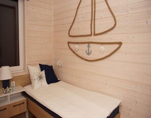 6 bedrooms, individually furnished, bed sheets - Beautiful Holiday Home, 2 Bedrooms, Mielenko (Mielno)