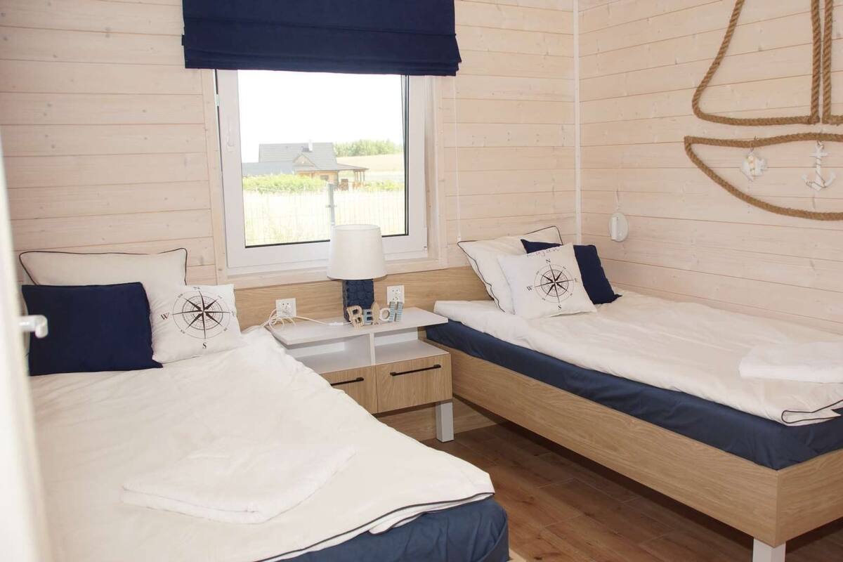 6 bedrooms, individually furnished, bed sheets