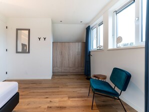 14 chambres, ameublement unique, literie fournie