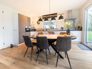 Dining - Pretty Holiday Home in De Koog Texel With Garden (De Koog)