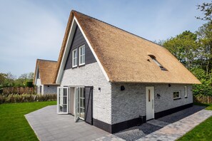 Comfort House, 4 Bedrooms | Exterior - Pretty Holiday Home in De Koog Texel With Garden (De Koog)