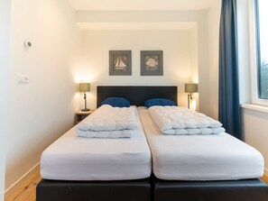14 bedrooms, individually furnished, bed sheets - Pretty Holiday Home in De Koog Texel With Garden (De Koog)