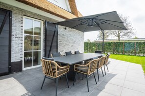 Balcony - Pretty Holiday Home in De Koog Texel With Garden (De Koog)