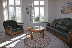 Classic Apartment, 1 Bedroom | Living room