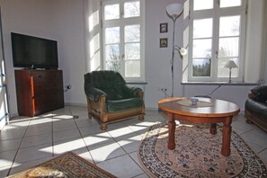 Classic Apartment, 1 Bedroom | Living room