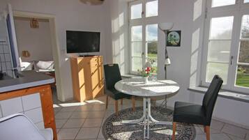 Comfort Apartment, 1 Bedroom | Dining