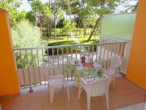 Classic Apartment, 3 Bedrooms | Balcony - Apartment In Porto Santa Margherita - Caorle (Caorle)