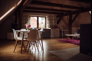 Căn hộ phong cách cổ điển, 3 phòng ngủ | Phòng khách | Lò sưởi 