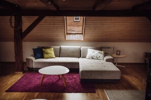 Căn hộ phong cách cổ điển, 3 phòng ngủ | Phòng khách | Lò sưởi 