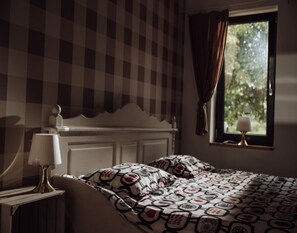 Deluxe Apartment, 3 Bedrooms | 6 bedrooms, individually furnished, iron/ironing board, bed sheets