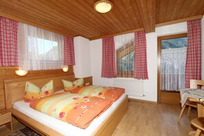 6 bedrooms, bed sheets - Apartment in Mayrhofen With a Balcony (Brandberg)