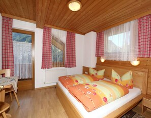 Căn hộ phong cách cổ điển, 3 phòng ngủ | 6 phòng ngủ, bộ trải giường 