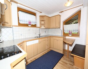 Fridge, oven, dishwasher, coffee/tea maker - Apartment in Mayrhofen With a Balcony (Brandberg)