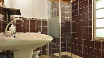 Bathroom | Shower