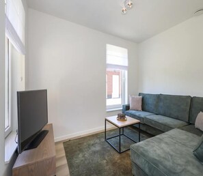 Classic House, 2 Bedrooms | Living room