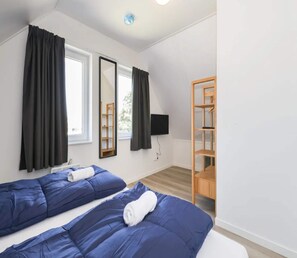 4 bedrooms, individually furnished, bed sheets